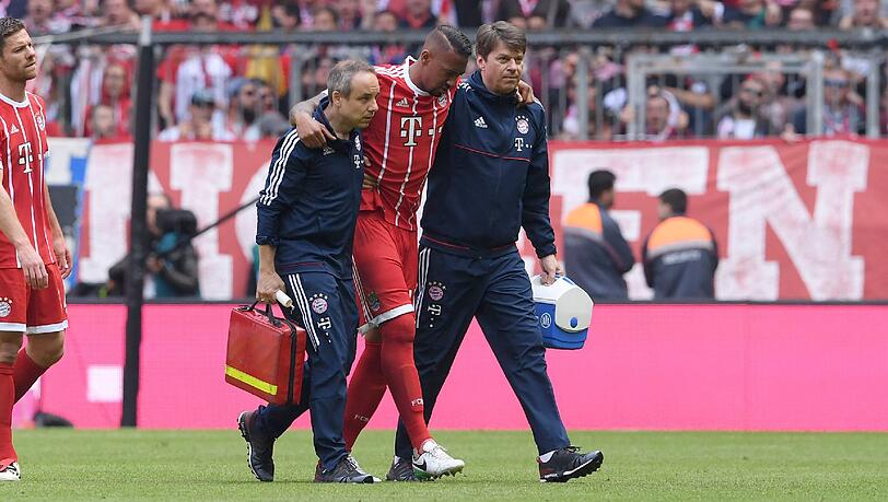 Boateng musste nach nur elf Minuten verletzt vom Platz. Boateng musste nach nur elf Minuten verletzt vom Platz.