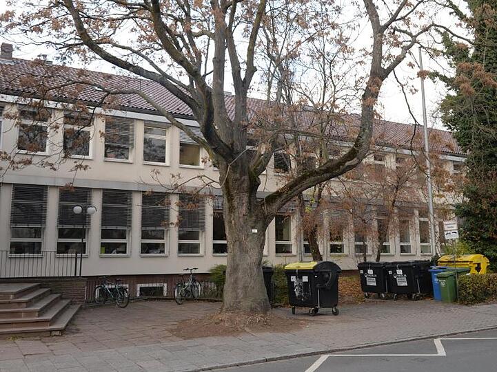 In der Nähe des Alten Botanischen Gartens in Göttingen ist ein 28-Jähriger Opfer eines Gewaltverbrechens geworden.