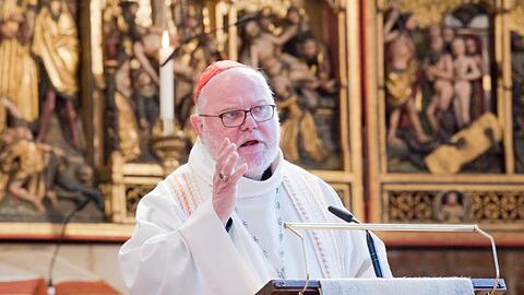 Kardinal Reinhard Marx, Vorsitzender der Deutschen Bischofskonferenz, spricht bei einem Ökumenischen Gottesdienst. Foto: Julian Stratenschulte