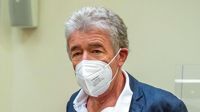 Thomas Pekny steht im Gerichtssaal des Landgerichts München I.