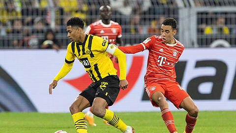 Spannendes Duell zweier Jungstars: Jamal Musiala vom FC Bayern (rechts) verfolgt Dortmunds Jude Bellingham. Zuletzt gab es im Duell der Titelkandidaten ein 2:2 in Dortmund.