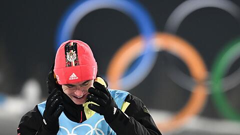 Kombinierer Vinzenz Geiger aus Deutschland gewinnt Gold bei den Winterspielen in Peking.