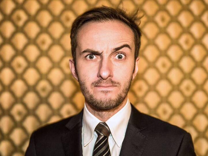 Jan Böhmermann scheint kein großer Fußball-Fan zu sein