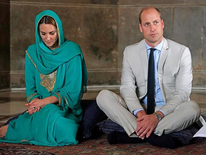 Herzogin Kate und Prinz William in der Badshahi-Moschee.