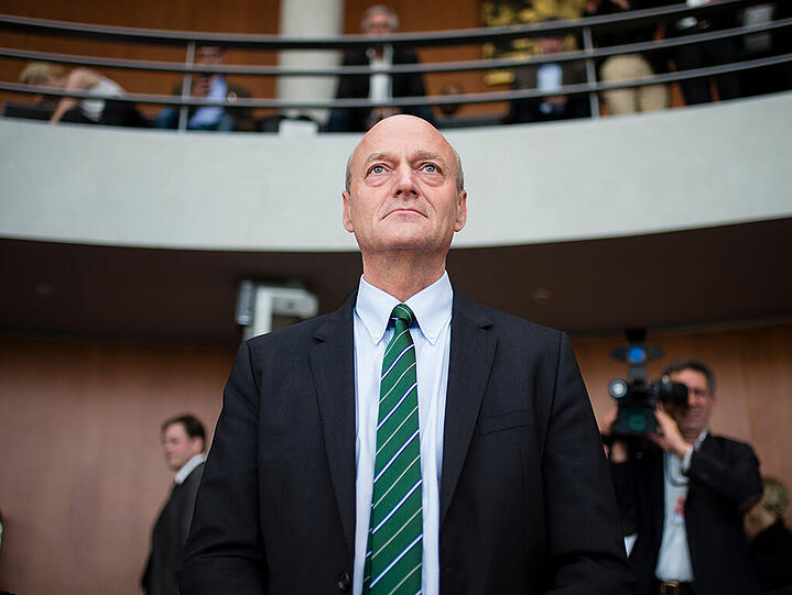 Der Präsident des Bundesnachrichtendienstes (BND), Gerhard Schindler, steht am 21.05.2015 als Zeuge vor dem NSA-Untersuchungsausschuss in Berlin