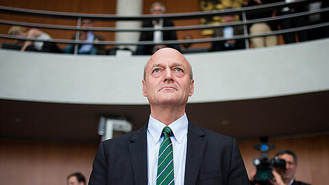 Der Präsident des Bundesnachrichtendienstes (BND), Gerhard Schindler, steht am 21.05.2015 als Zeuge vor dem NSA-Untersuchungsausschuss in Berlin