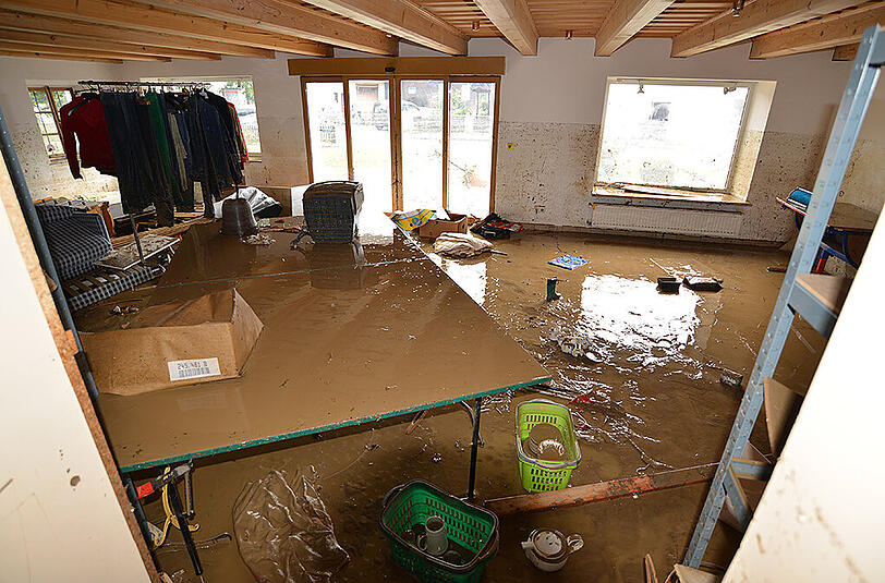Schlamm, Chaos und noch mehr Schlamm: Das Dorf Anzenkirchen in der Gemeinde Triftern ist von dem Hochwasser am 01. Juni hart getroffen worden.