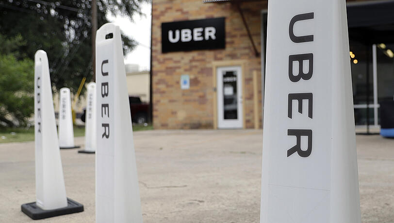 Der amerikanische Fahrdienst-Vermittler Uber bekommt keine neue Lizenz für London. Der amerikanische Fahrdienst-Vermittler Uber bekommt keine neue Lizenz für London.