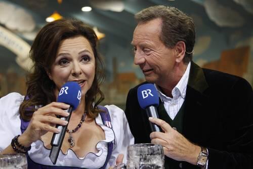 Uschi Dämmrich von Luttitz und Gerd Rubenbauer berichten live.