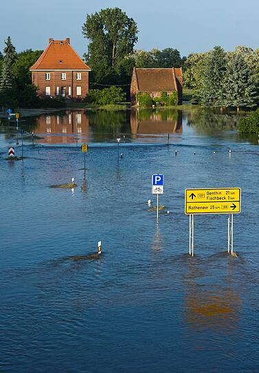 Deichbruch bei Fischbeck in Sachsen-Anhalt - Aktuelle Bilder vom Hochwasser