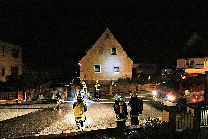 Ein bewaffneter Mann hielt den kleinen oberfränkischen Ort Reundorf am Sonntag in Atem - die Bilder vom SEK-Einsatz.