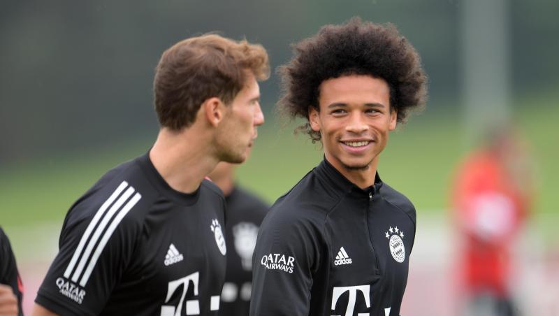 Leroy Sané (r.) wird beim FC Bayern sein Bundesliga-Comeback feiern.