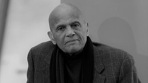 Harry Belafonte, amerikanischer Sänger, Schauspieler und UNICEF-Botschafter, ist am 25. April im Alter von 96 Jahren gestorben.