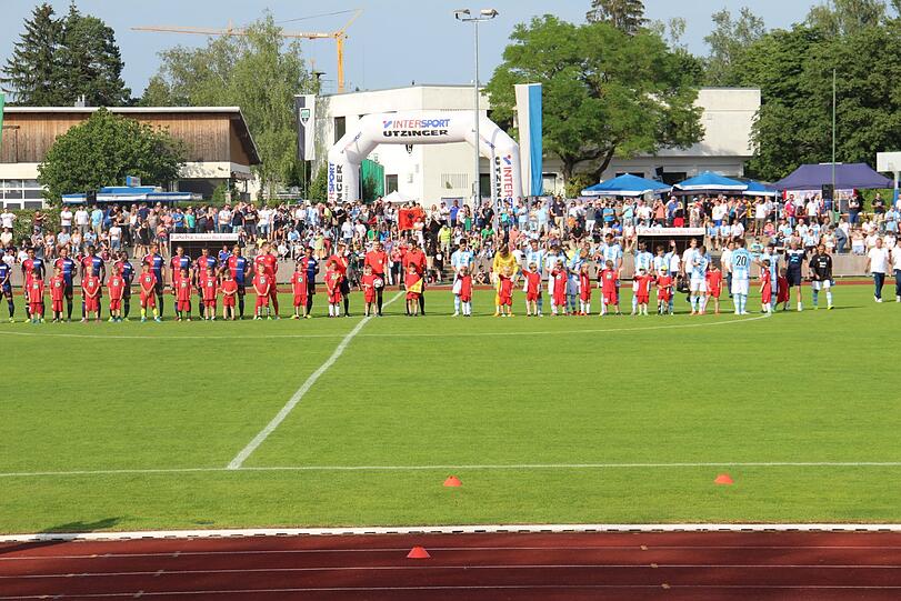 Die Bilder vom Vorbereitungsspiel der Löwen gegen den FC Basel.