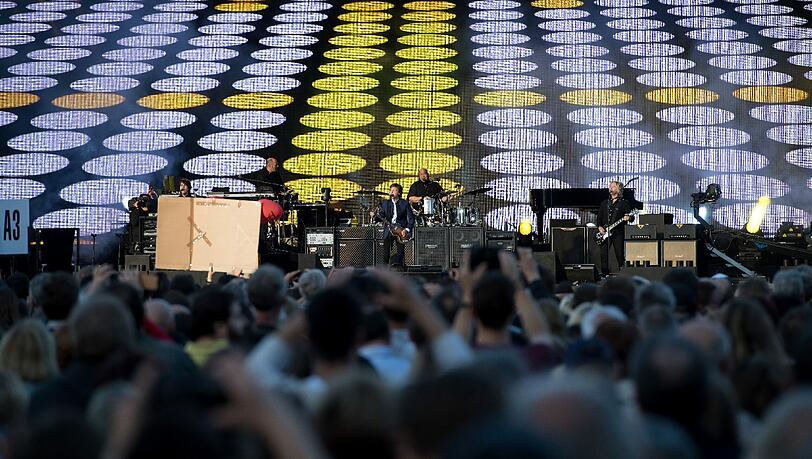 Paul McCartney spielte im Olympiastadion. Sehen Sie hier die besten Bilder vom Auftritt des 74-Jährigen.