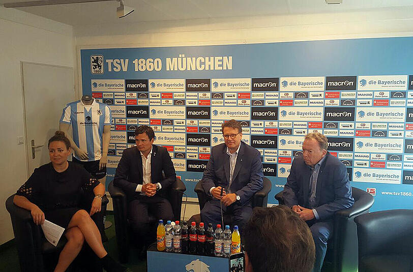 Von links: Pressesprecherin Lil Zercher, Dominik Scherf (Teamleiter von 1860-Vermarkter Infront), Martin Gräfer (Vorstand Die Bayerische) und Peter Cassalette (Präsident TSV 1860)
