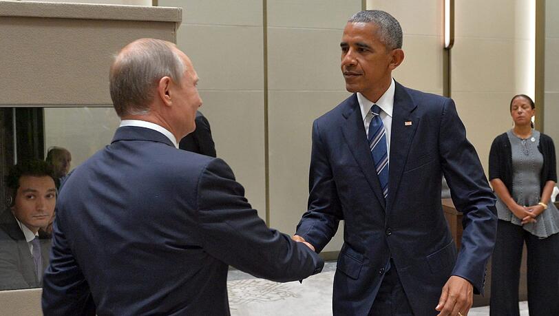 Die mächtigsten Männer der Welt beim Handshake: Wladimir Putin begrüßt US-Präsident Barack Obama beim G20-Gipfel in Hangzhou. Foto: Alexei Druzhinin Die mächtigsten Männer der Welt beim Handshake: Wladimir Putin begrüßt US-Präsident Barack Obama beim G20-Gipfel in Hangzhou. Foto: Alexei Druzhinin