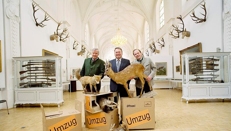 Sie gaben am Donnerstag den Startschuss für die Umgestaltung der Jagdabteilung im Jagd- und Fischereimuseum: (v. li.) der Präsident des Bay. Jagdverbandes Prof. Dr. Jürgen Vocke, Landwirtschaftsminister Helmut Brunner (CSU) und Museumsdirektor Manuel Pretzl. Sie gaben am Donnerstag den Startschuss für die Umgestaltung der Jagdabteilung im Jagd- und Fischereimuseum: (v. li.) der Präsident des Bay. Jagdverbandes Prof. Dr. Jürgen Vocke, Landwirtschaftsminister Helmut Brunner (CSU) und Museumsdirektor Manuel Pretzl.