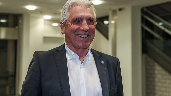 "Ich glaube nicht, dass Bayern sich absetzen wird, sondern erwarte eine Entscheidung am letzten Spieltag" - Stürmer-Legende Klaus Fischer