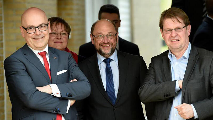 Die SPD im Wahlkampf: Spitzenkandidat und Ministerpräsident von Schleswig-Holstein Torsten Albig (l-r), Bundestagskandidatin Kirsten Eickhoff-Weber, SPD-Parteivorsitzender Martin Schulz und SPD-Landeschef Ralf Stegner.