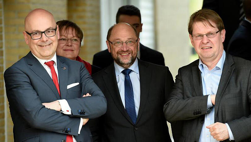 Die SPD im Wahlkampf: Spitzenkandidat und Ministerpräsident von Schleswig-Holstein Torsten Albig (l-r), Bundestagskandidatin Kirsten Eickhoff-Weber, SPD-Parteivorsitzender Martin Schulz und SPD-Landeschef Ralf Stegner. Die SPD im Wahlkampf: Spitzenkandidat und Ministerpräsident von Schleswig-Holstein Torsten Albig (l-r), Bundestagskandidatin Kirsten Eickhoff-Weber, SPD-Parteivorsitzender Martin Schulz und SPD-Landeschef Ralf Stegner.