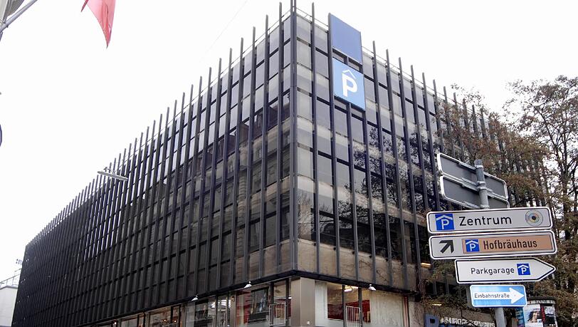 Kommt 2018 weg: Das Parkhaus am Hotel "Mandarin Oriental" in der Altstadt. Kommt 2018 weg: Das Parkhaus am Hotel "Mandarin Oriental" in der Altstadt.