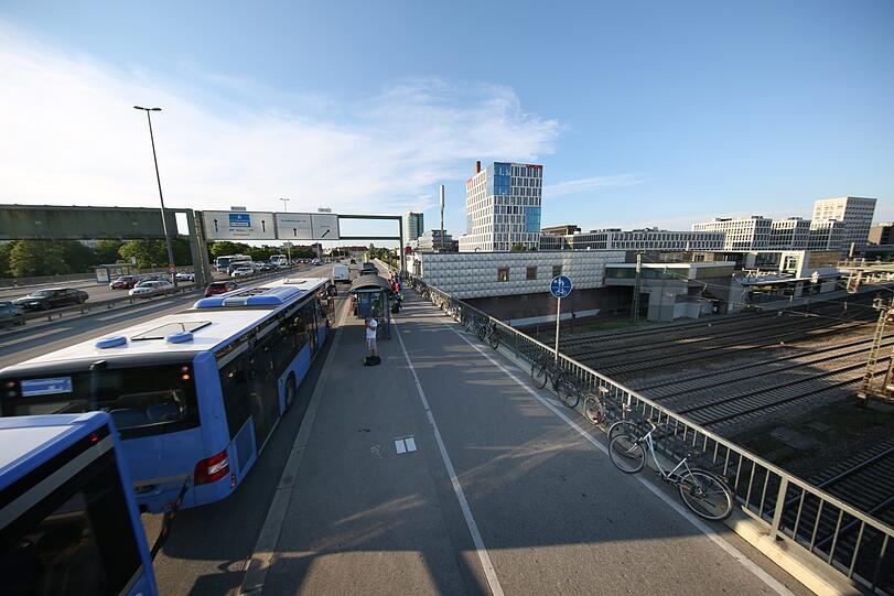 Busse, Bahn, Tram, Radl, Fußgänger &ndash; hier ist alles verknüpft.