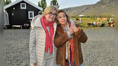 "Traumschiff: Island": Evelyn (Saskia Vester, l.) und Antonia (Michaela May) treffen nach vielen Jahren wieder aufeinander.