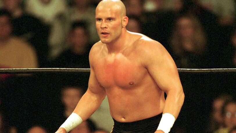 Alex Wright bei einem Wrestling-Kampf im Jahr 2000. Alex Wright bei einem Wrestling-Kampf im Jahr 2000.