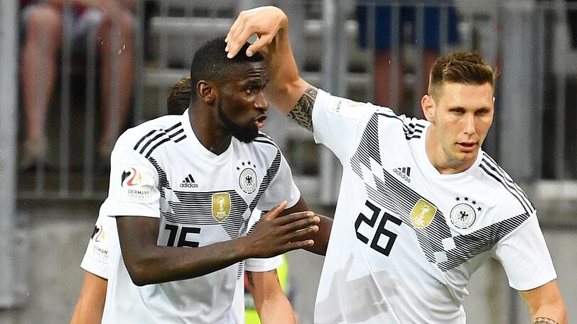 NIKLAS SÜLE, Note 5:
Kam nur zu einem Einsatz, trotz starker Rückrunde bei Bayern wurde ihm gegen Schweden Rüdiger vorgezogen. Gegen Südkorea nervös und fahrig, technische Defizite.