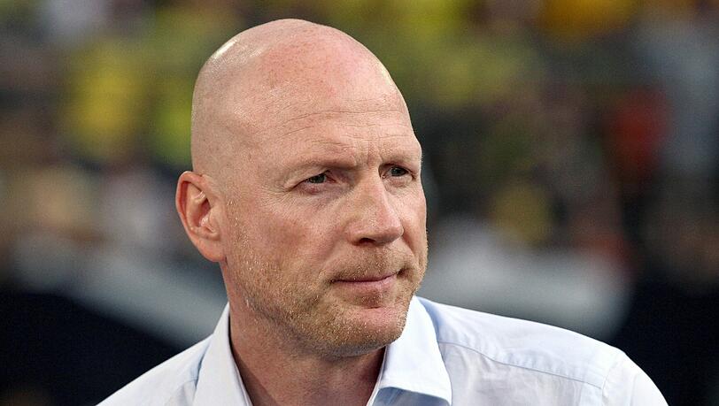 Bayerns Sportvorstand Matthias Sammer: „Wir spielen zum Teil
lethargisch, wir spielen ohne Emotionen Fußball, wir machen Dienst
nach Vorschrift.“ Bayerns Sportvorstand Matthias Sammer: „Wir spielen zum Teil
lethargisch, wir spielen ohne Emotionen Fußball, wir machen Dienst
nach Vorschrift.“