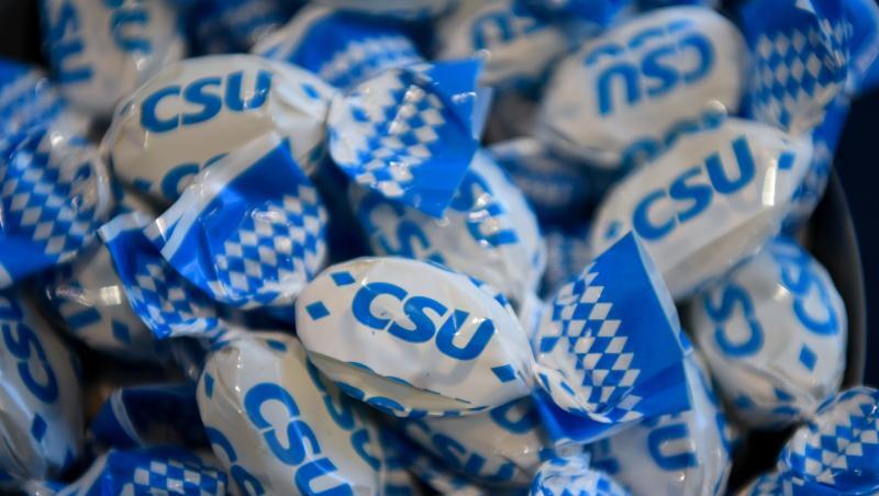 Bonbons mit dem Logo der CSU liegen auf einem Tisch. Foto: Sven Hoppe/Archiv Bonbons mit dem Logo der CSU liegen auf einem Tisch. Foto: Sven Hoppe/Archiv