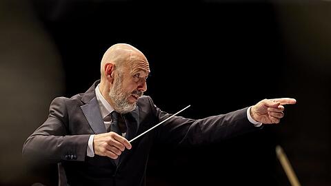 Enrico Onofri wurde 1967 in Ravenna geboren. Er war Geiger in verschiedenen Ensembles für Alte Musik, zuletzt Konzertmeister von Il giardino armonico.