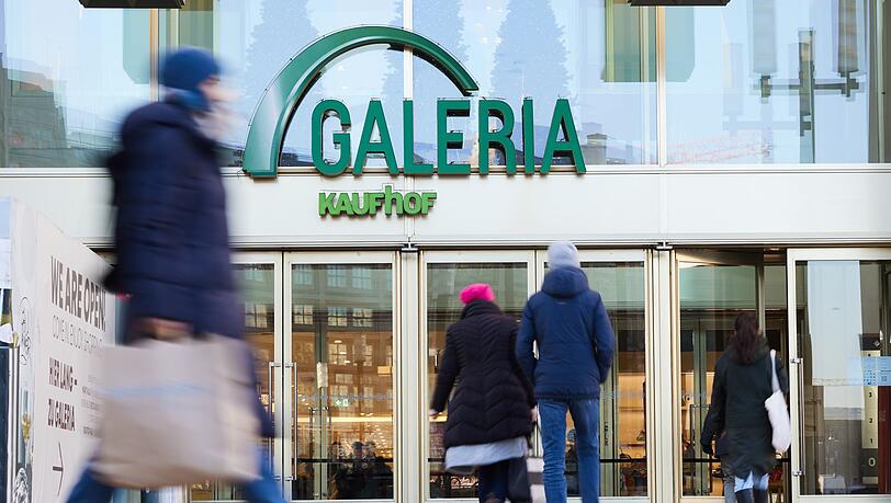 Der insolvente Warenhauskonzern Galeria Karstadt Kaufhof (GKK) ist nach eigenen Angaben bis zum Spätsommer durchfinanziert.