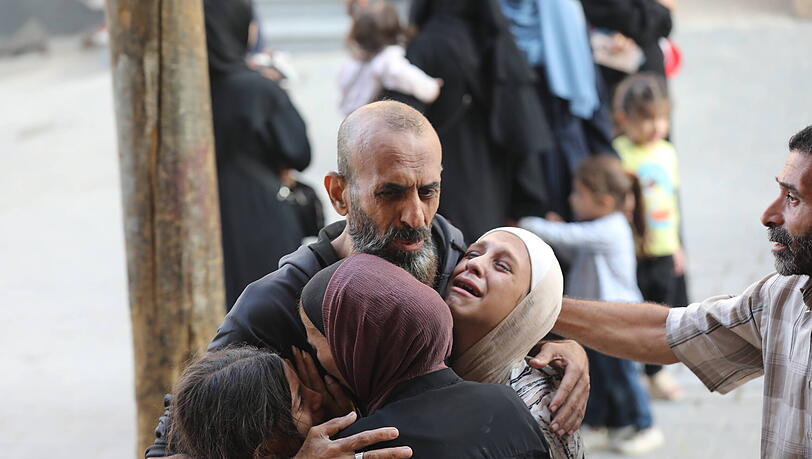 Das Leid in Gaza ist groß. Laut einem Bericht der Vereinten Nationen, den die Generalkonsulin kritisiert, sind mehrheitlich Kinder und Frauen verletzt oder getötet worden. Das Leid in Gaza ist groß. Laut einem Bericht der Vereinten Nationen, den die Generalkonsulin kritisiert, sind mehrheitlich Kinder und Frauen verletzt oder getötet worden.