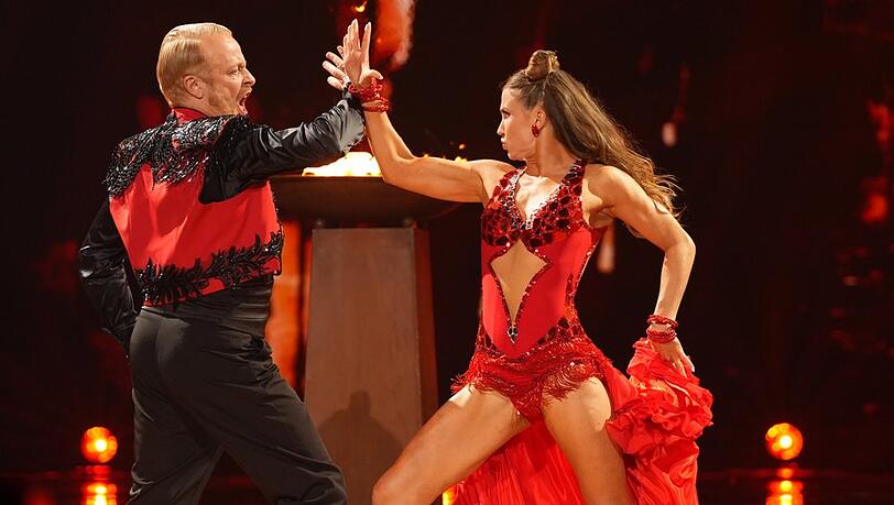 Ross Antony und Mariia Maksina zeigten auf der Tanzfläche von "Let's Dance" (RTL und RTL+) vollen Einsatz - sogar mit blutiger Wunde. Ross Antony und Mariia Maksina zeigten auf der Tanzfläche von "Let's Dance" (RTL und RTL+) vollen Einsatz - sogar mit blutiger Wunde.