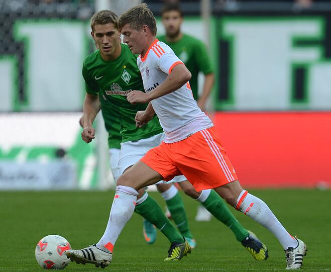 TONI KROOS: Note 4. Herzte vor Anpfiff seinen Bruder Felix (Ersatzbank Werder). Ab Minute 59 selbst auf der Bank, musste für Shaqiri weichen. Eher unauffällige Partie.