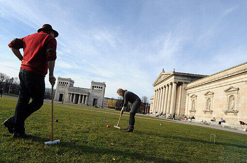 Crocket am Königsplatz: Der sonnige Heiligabend in München.
