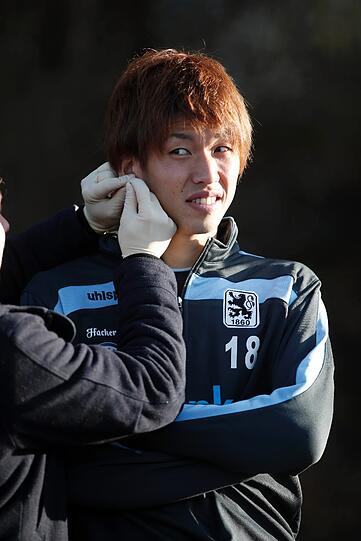 Friedhelm Funkel lässt seine Spieler beim Laktattest ordentlich schwitzen. Im Fokus: Neuzugang Yuya Osako aus Japan.