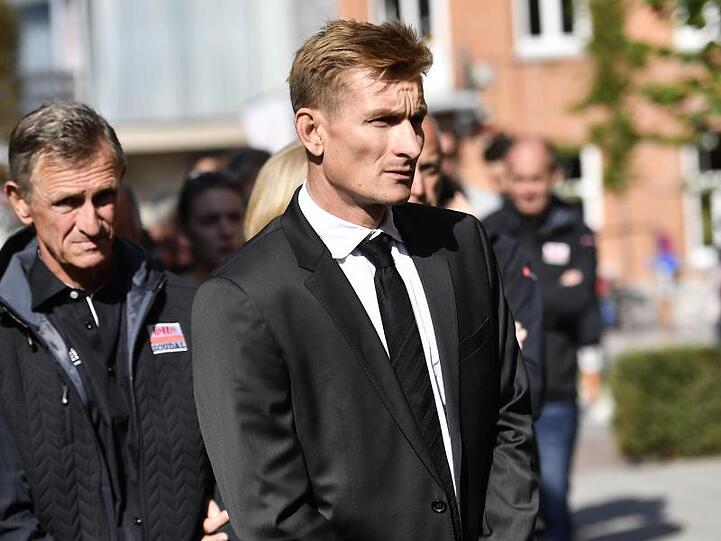 Nachdenklich: André Greipel bei der Trauerfeier des verstorbenen Bjorg Lambrecht.