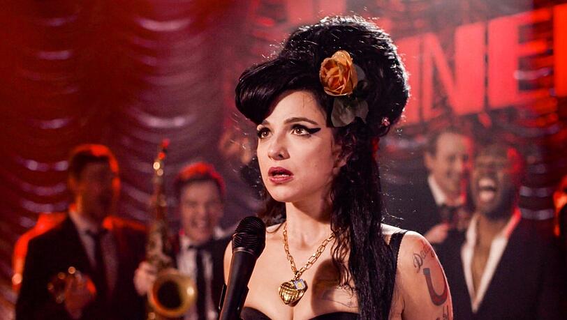 Marisa Abela spielt in "Back to Black" Amy Winehouse und singt auch selbst. Marisa Abela spielt in "Back to Black" Amy Winehouse und singt auch selbst.