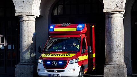 Die Feuerwehr wurde wegen seltsamer Geräusche zu Hilfe gerufen. (Symbolbild)