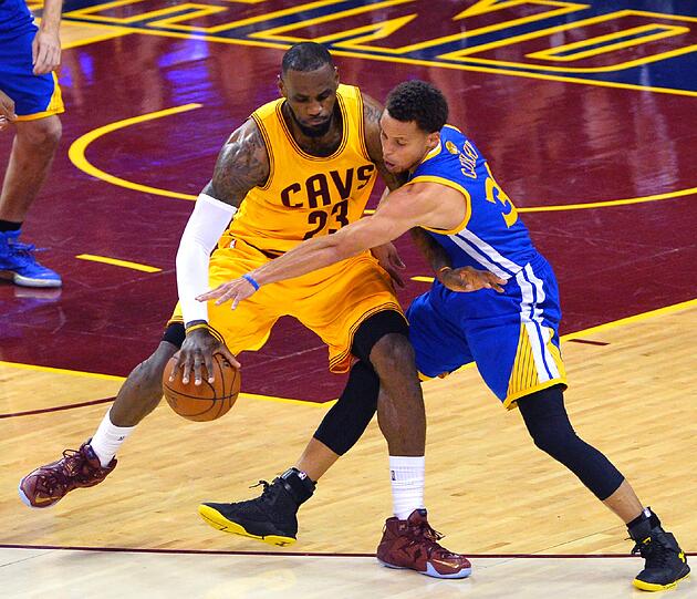 NBA-Star LeBron James von den Cleveland Cavaliers beim Spiel gegen die Golden State Warriors
