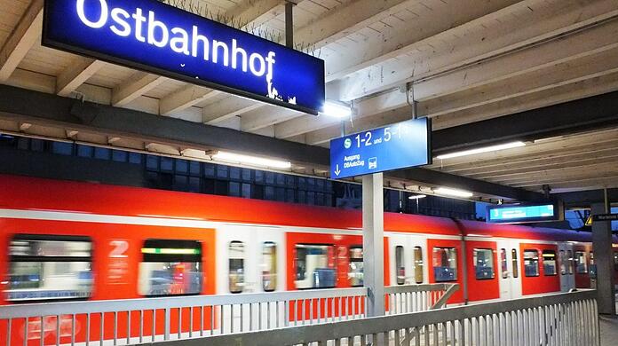 Als der Mann auf die Wache am Ostbahnhof gebracht wurde, wurde er bewusstlos. (Symbolbild)