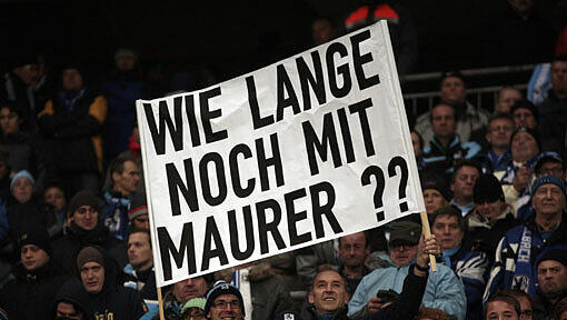 Schon bevor die Niederlage gegen Köln besiegelt war, sprechen diese Fans vielen anderen Löwen-Anhängern aus dem Herzen. Die Fans sind sauer auf Maurer. Schon bevor die Niederlage gegen Köln besiegelt war, sprechen diese Fans vielen anderen Löwen-Anhängern aus dem Herzen. Die Fans sind sauer auf Maurer.