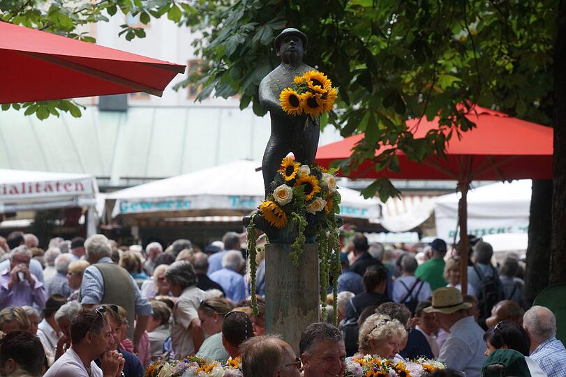Schausteller, Musiker, Tänzer und Kabarettisten: Die Bilder vom Brunnenfest am Viktualienmarkt.