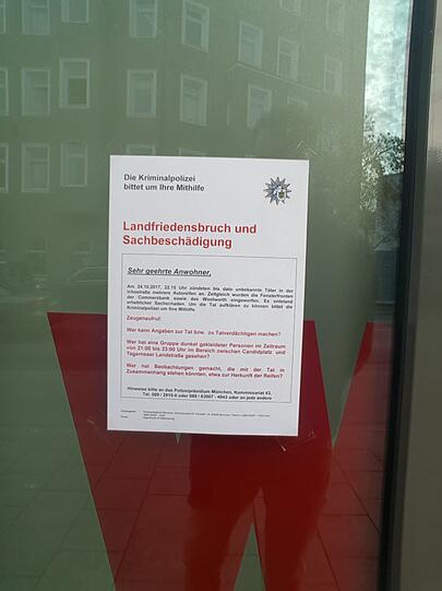 Die Polizei bittet um Zeugenhinweise aus der Bevölkerung.