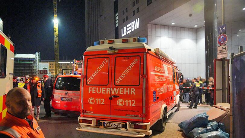 Der Zugverkehr in Stuttgarter ruht vorsichtshalber, der Bahnhof ist abgesperrt. Der Zugverkehr in Stuttgarter ruht vorsichtshalber, der Bahnhof ist abgesperrt.