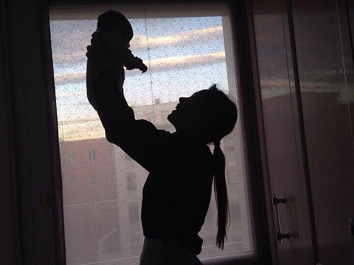 Michelle Hunzikers Mädchen: Aurora stemmt Sole in die Luft