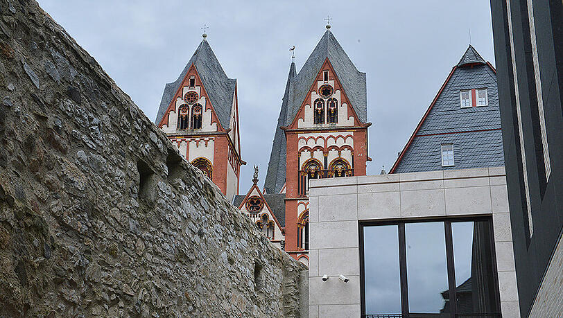 Blick aus der Privatwohnung des früheren Bischofs Tebartz-van Elst auf dem Dom in Limburg. Blick aus der Privatwohnung des früheren Bischofs Tebartz-van Elst auf dem Dom in Limburg.